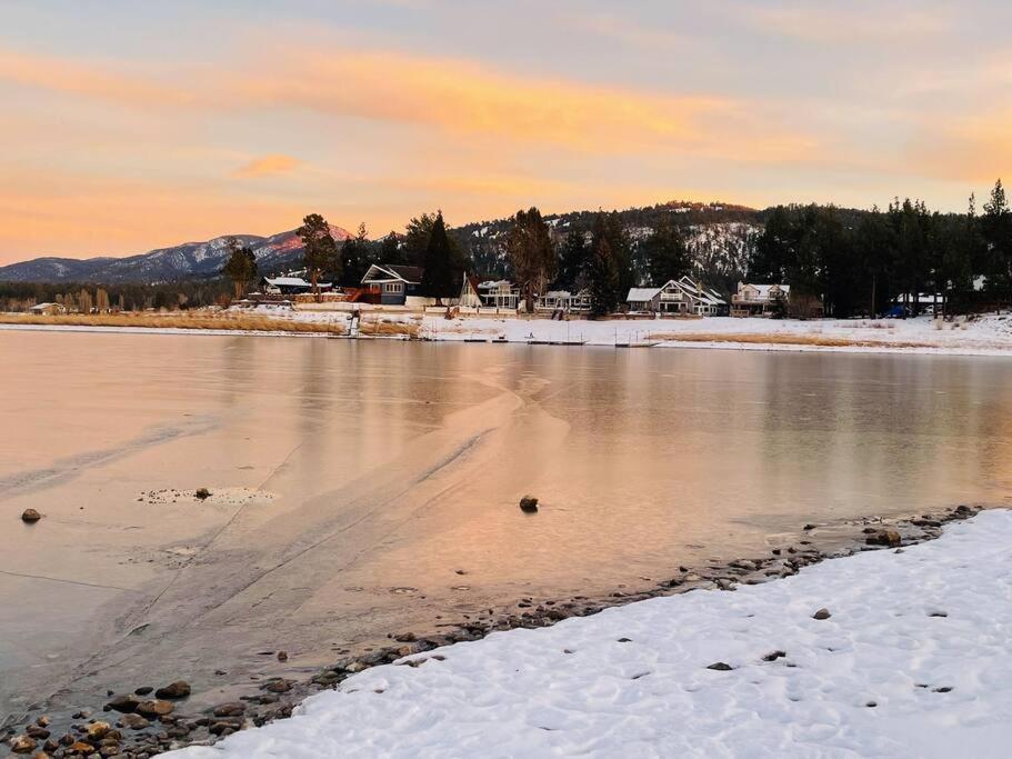 Sled-Ski Lakeside Village Cabin - Spa - Bbq - Firepit - Loft - Games ビッグ・ベアー・レイク エクステリア 写真